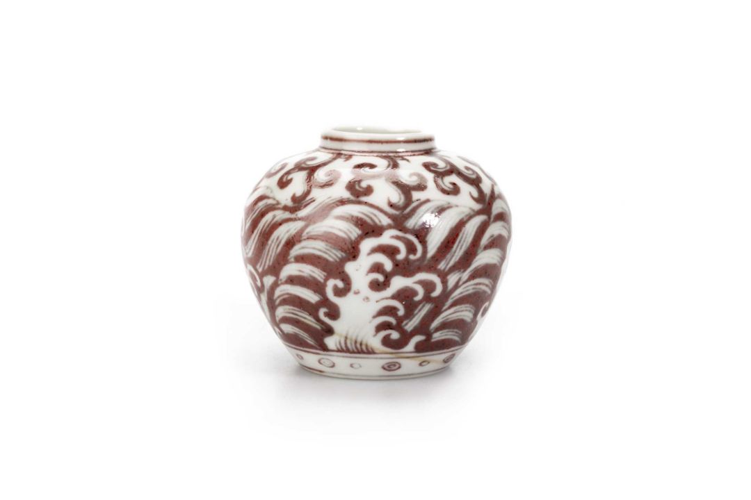 A SMALL CHINESE UNDERGLAZE RED VASE - Image 1 of 8
