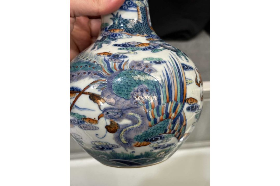 A CHINESE DOUCAI 'DRAGON' BOTTLE VASE - Image 5 of 9