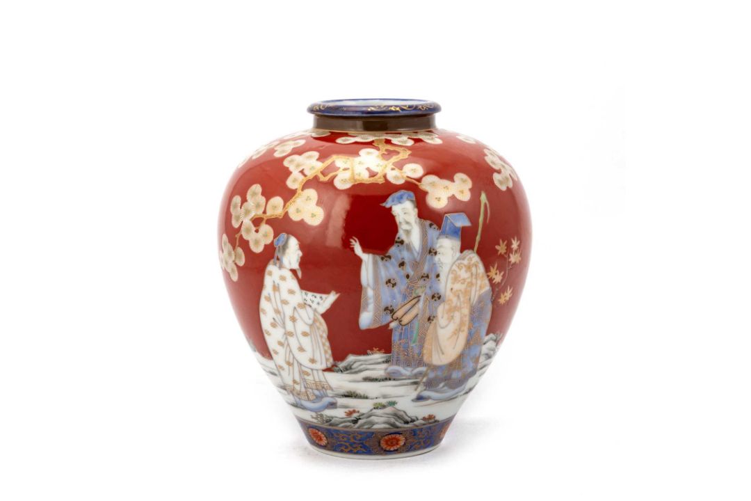 A FUKAGAWA RED-GROUND VASE, JAPANESE, EARLY 20TH CENTURY - Image 2 of 3