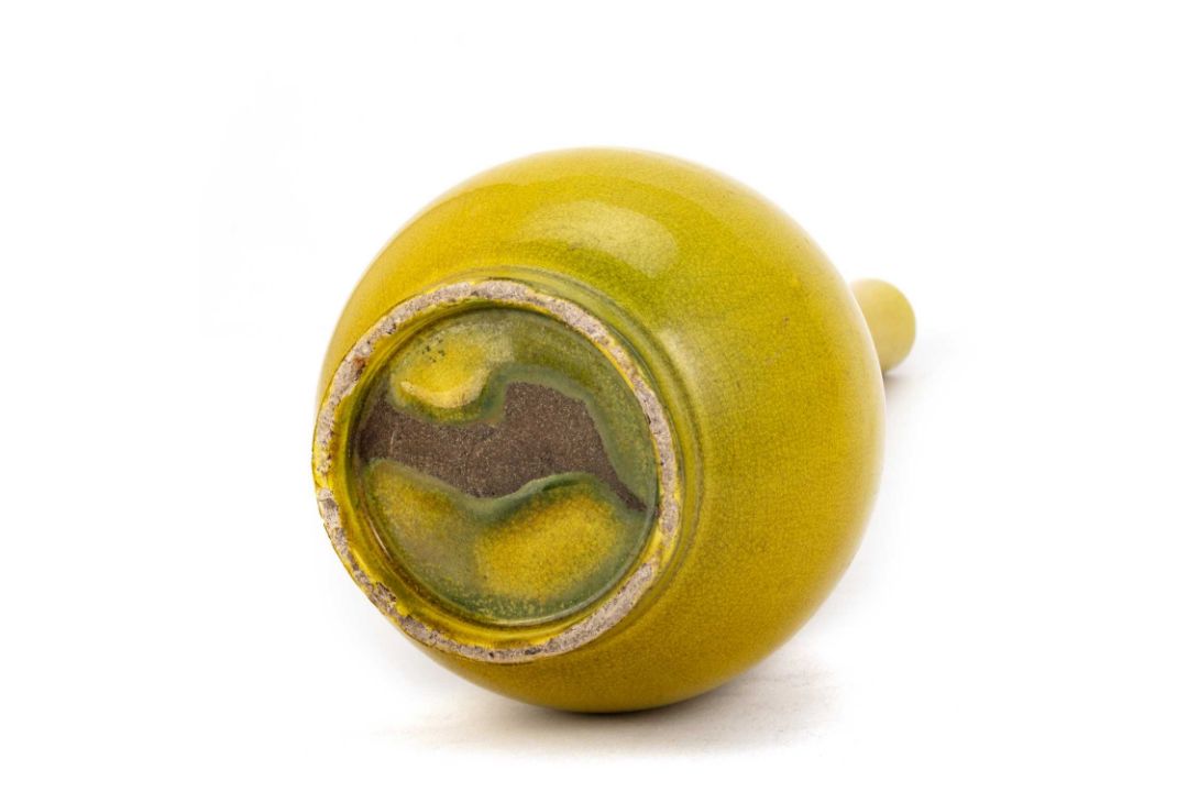 A CHINESE YELLOW GROUND BOTTLE VASE - Image 3 of 3