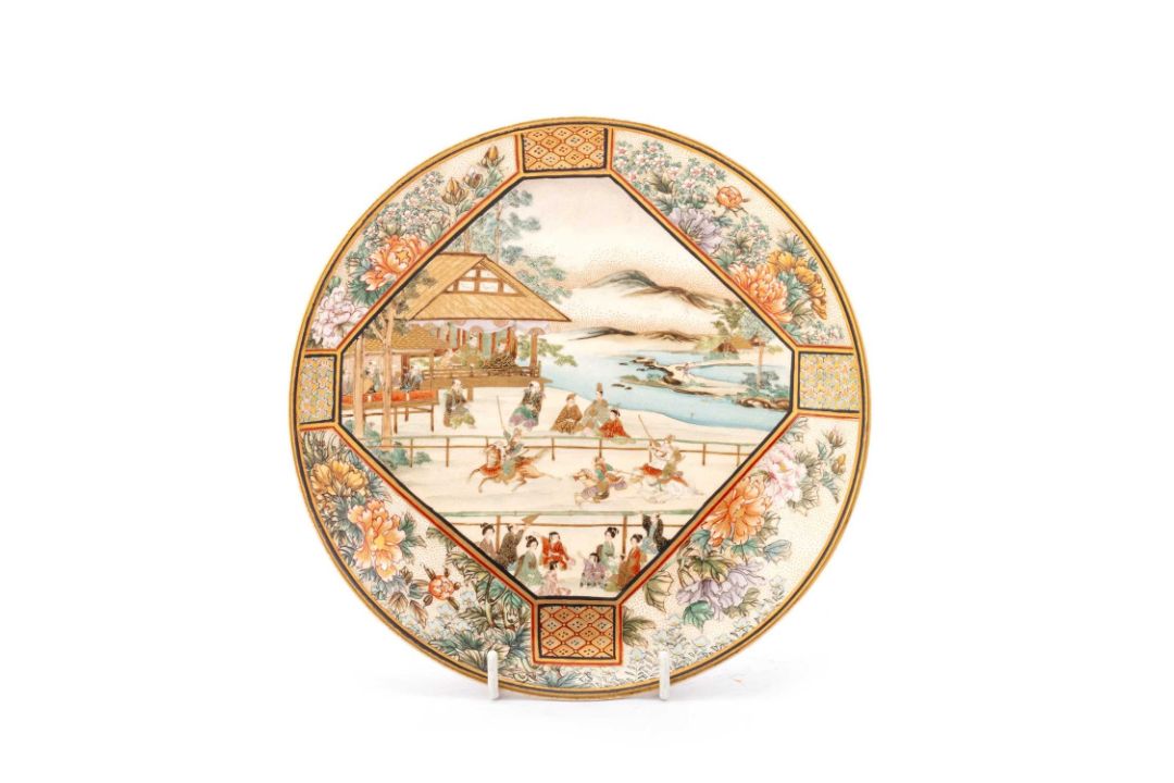 A SMALL JAPANESE SATSUMA DISH BY RYOKUZAN, MEIJI PERIOD - Image 1 of 7
