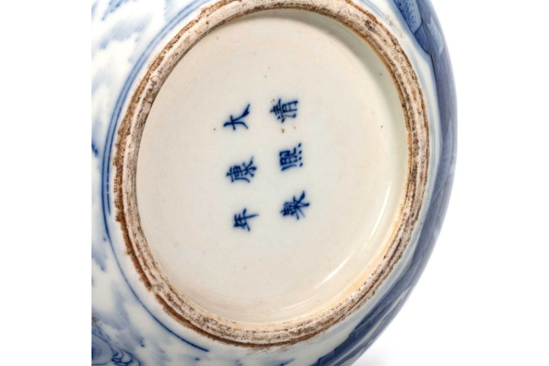 A 19TH CENTURY CHINESE BLUE AND WHITE CENSER - Image 3 of 10