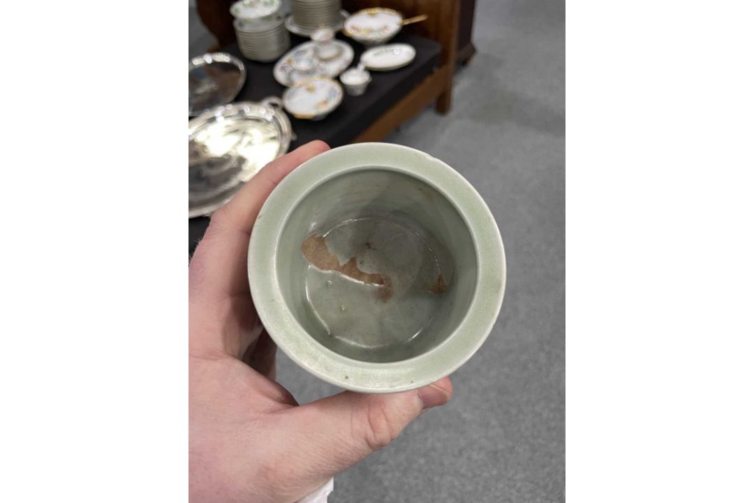 A CHINESE GE-TYPE VASE, YUHUCHUNPING; A SMALL CHINESE CELADON CENSER AND A CHINESE CELADON VASE - Image 7 of 11