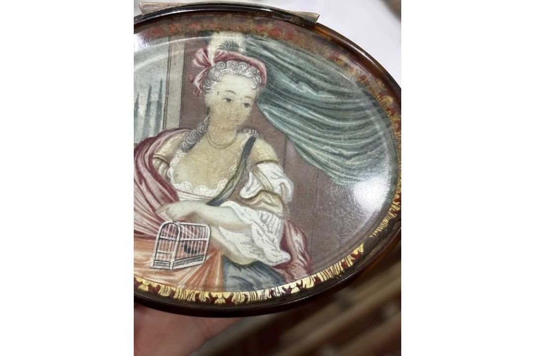 A CHINESE TORTOISESHELL SNUFF BOX, 18TH CENTURY - Image 8 of 10