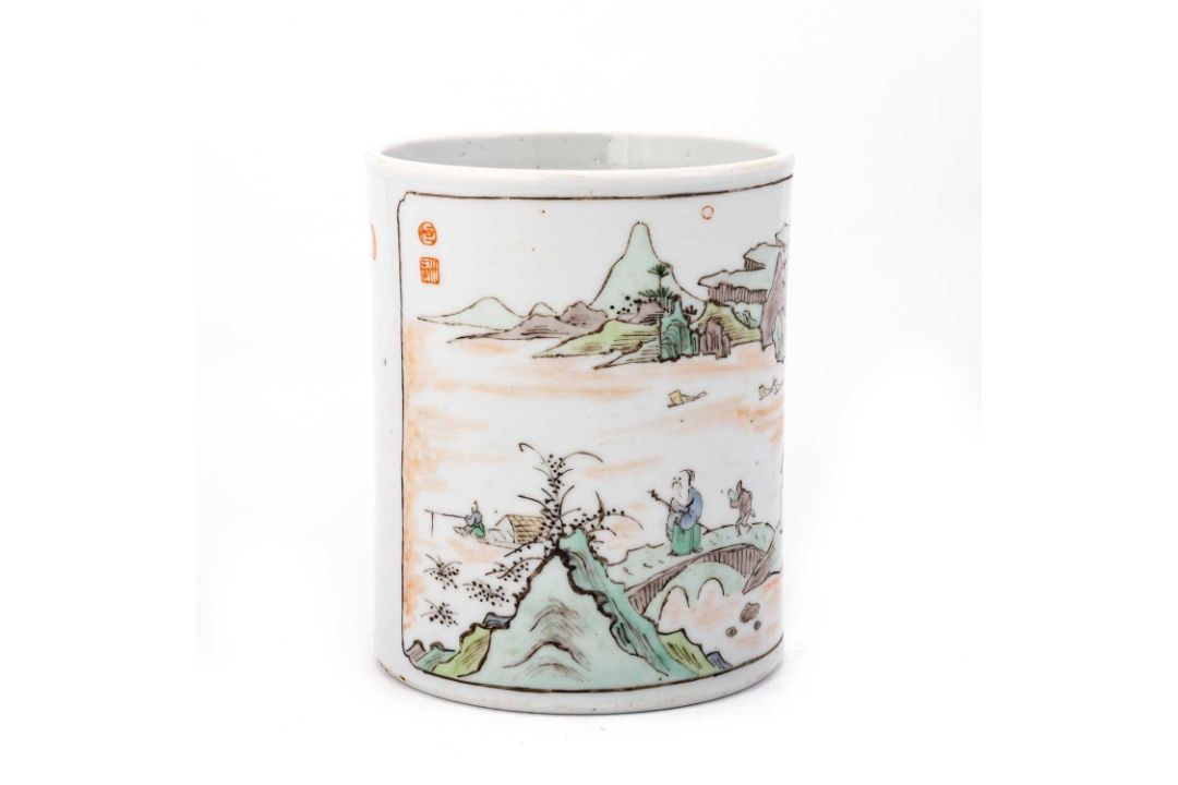A CHINESE FAMILLE VERTE BRUSH POT - Image 2 of 8