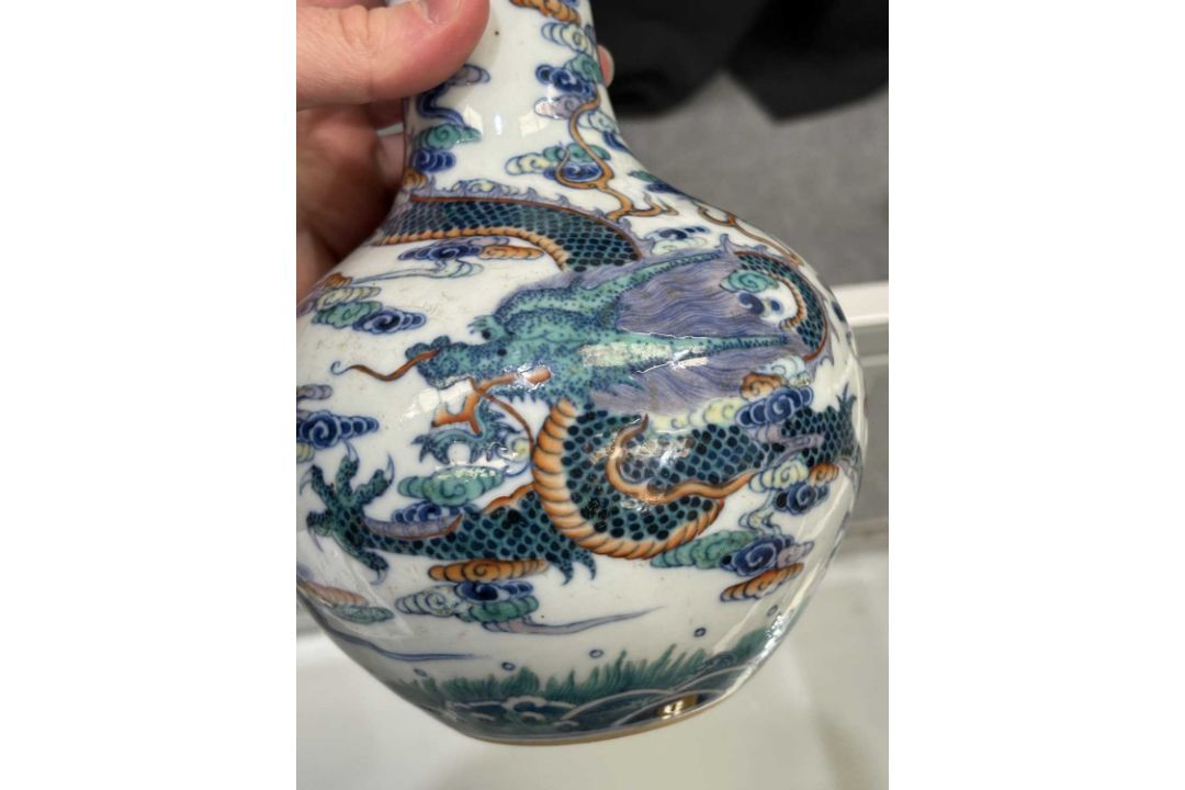 A CHINESE DOUCAI 'DRAGON' BOTTLE VASE - Image 6 of 9
