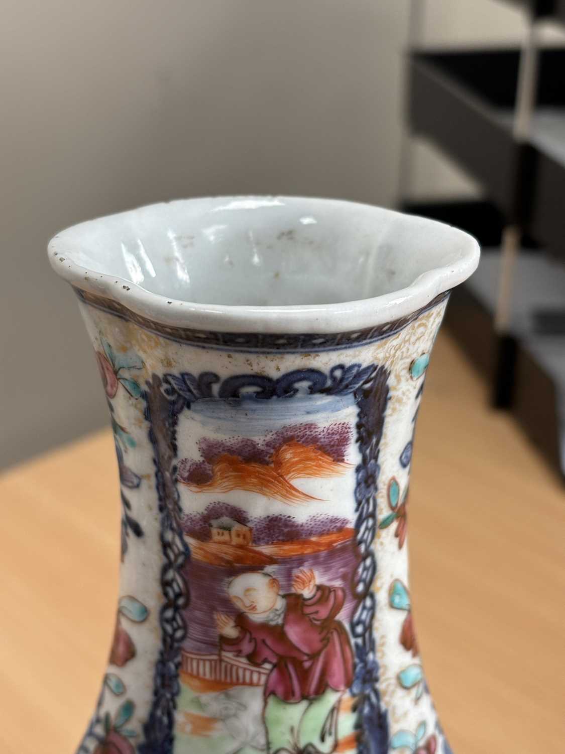 A PAIR OF 18TH CENTURY CHINESE MANDARIN PATTERN VASES - Image 9 of 10