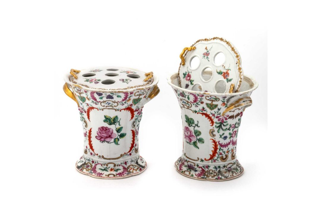 A PAIR OF CHINESE PORCELAIN BOUGH POTS AND COVERS, CIRCA 1760, QIANLONG PERIOD - Image 1 of 14