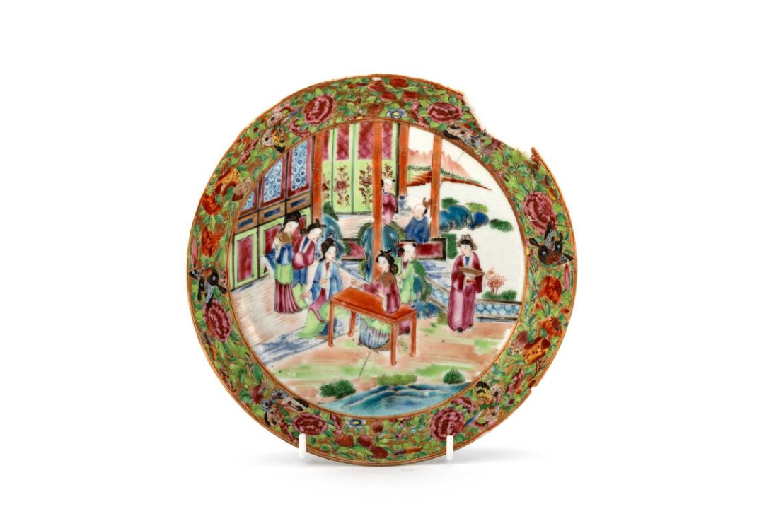 A CHINESE IRON-RED DECORATED 'LANDSCAPE' BOWL - Image 2 of 4