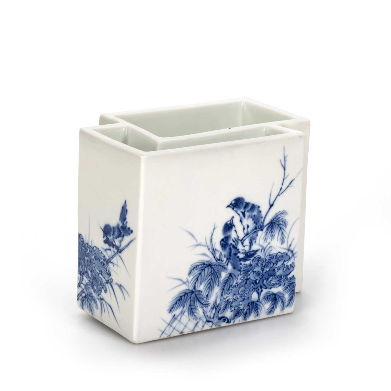 A CHINESE BLUE AND WHITE BRUSH POT - Image 2 of 8