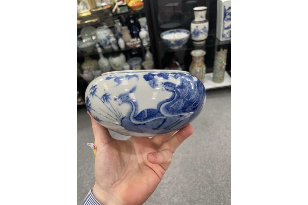 A 19TH CENTURY CHINESE BLUE AND WHITE CENSER - Image 6 of 10
