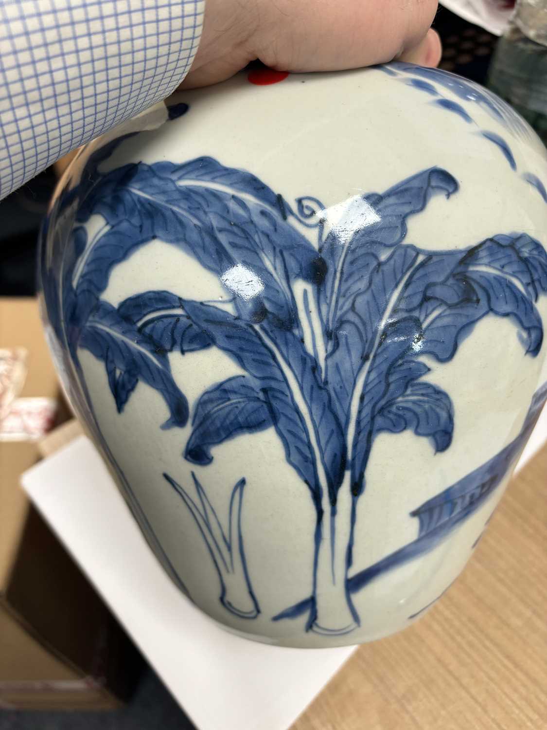 A CHINESE BLUE AND WHITE 'KYLIN' GINGER JAR, SHUNZHI PERIOD, 17TH CENTURY - Image 6 of 8