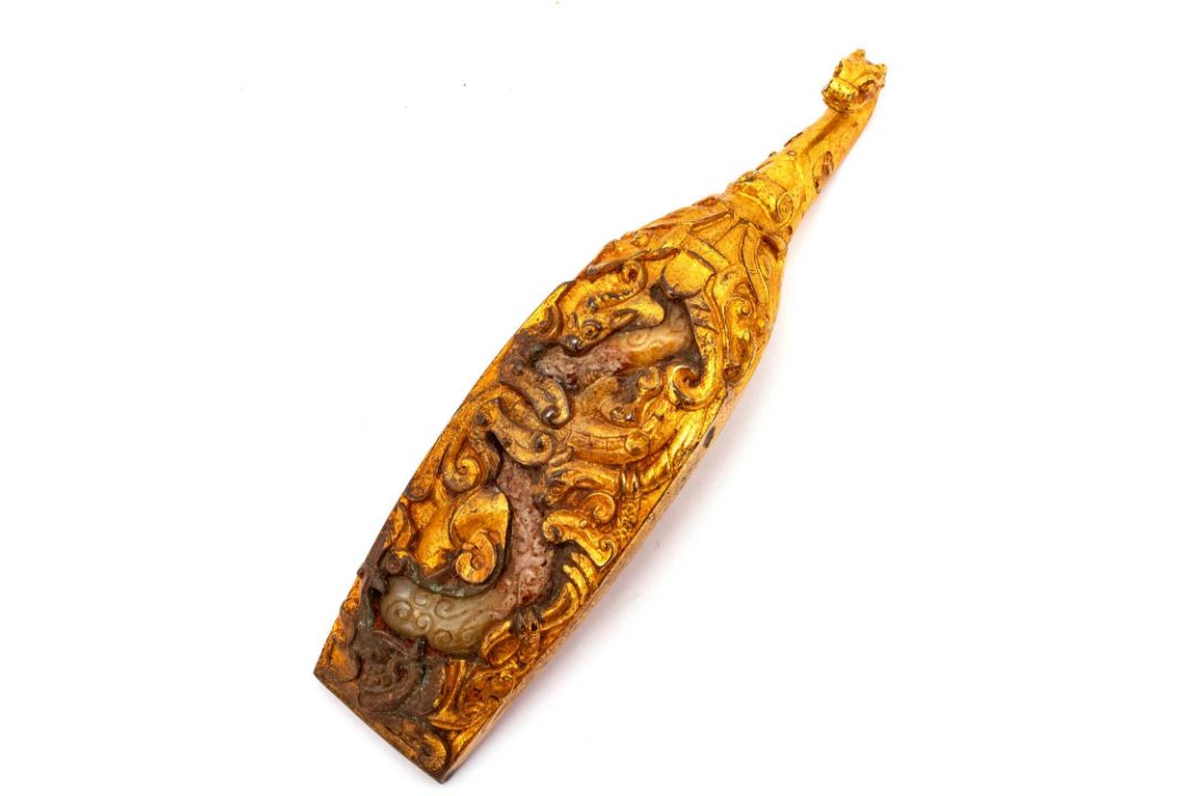 A CHINESE GILT-BRONZE AND JADE BELT HOOK - Image 1 of 10