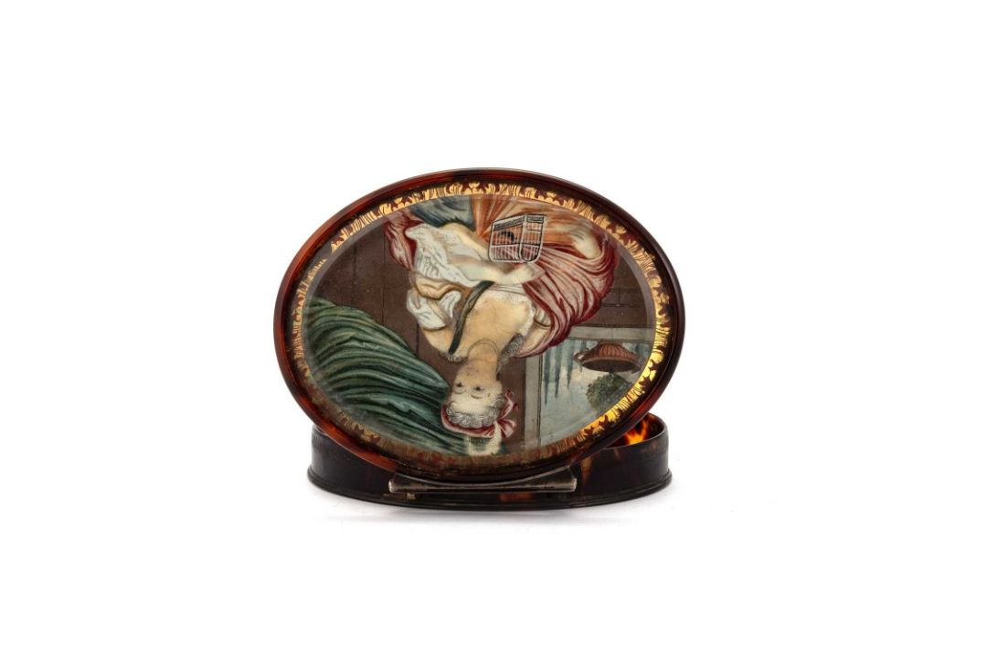 A CHINESE TORTOISESHELL SNUFF BOX, 18TH CENTURY - Image 1 of 10