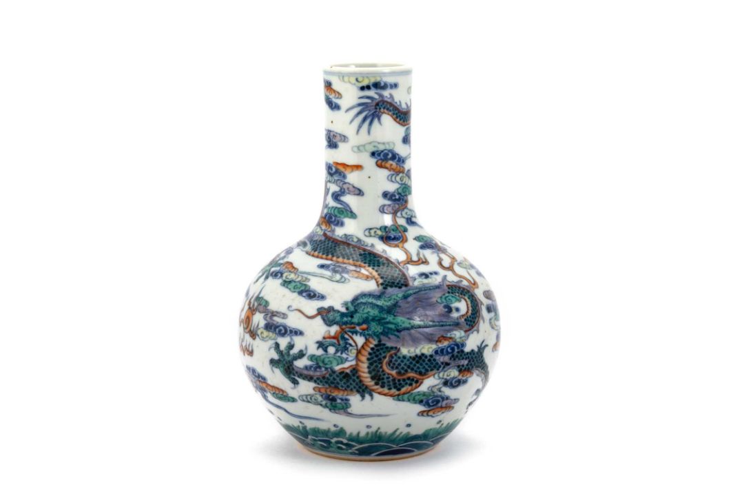 A CHINESE DOUCAI 'DRAGON' BOTTLE VASE - Image 1 of 9