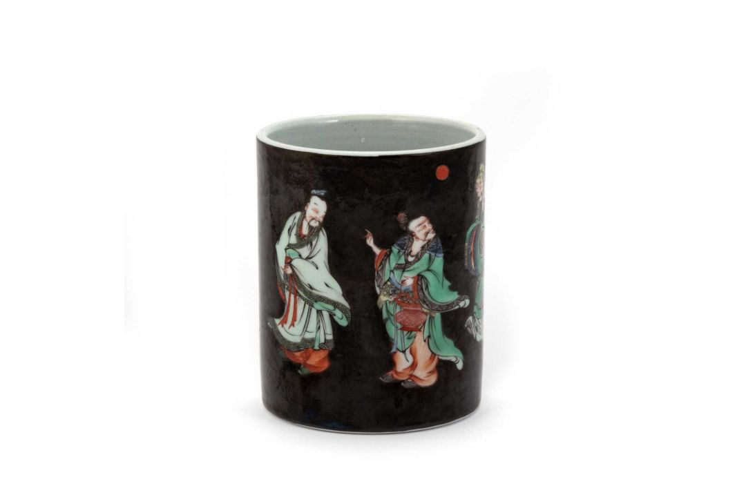 A CHINESE FAMILLE NOIRE BRUSH POT - Image 2 of 3