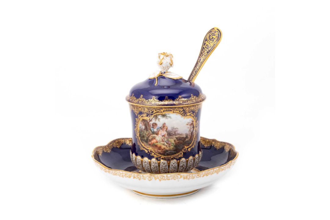 A MEISSEN BLUE-GROUND CABINET CUP AND COVER WITH MATCHING STAND AND SPOON, CIRCA 1870/ 80 - Image 1 of 5