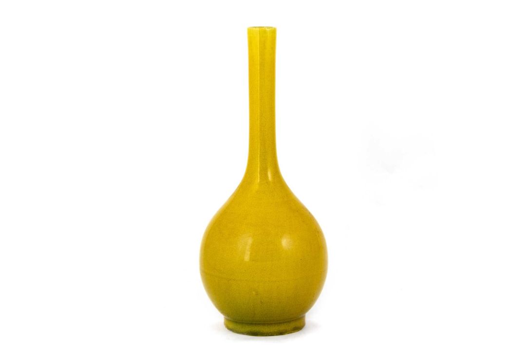 A CHINESE YELLOW GROUND BOTTLE VASE - Image 1 of 3