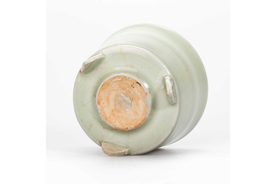 A CHINESE GE-TYPE VASE, YUHUCHUNPING; A SMALL CHINESE CELADON CENSER AND A CHINESE CELADON VASE - Image 6 of 11