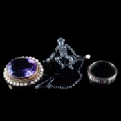 A GROUP OF JEWELLERY