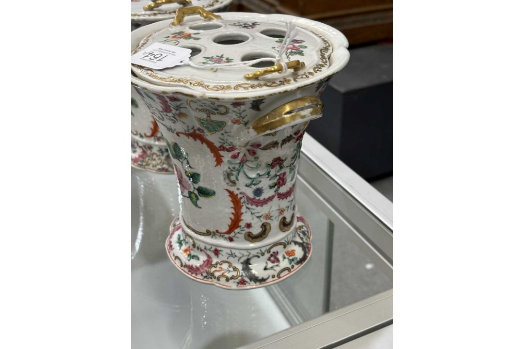 A PAIR OF CHINESE PORCELAIN BOUGH POTS AND COVERS, CIRCA 1760, QIANLONG PERIOD - Image 13 of 14