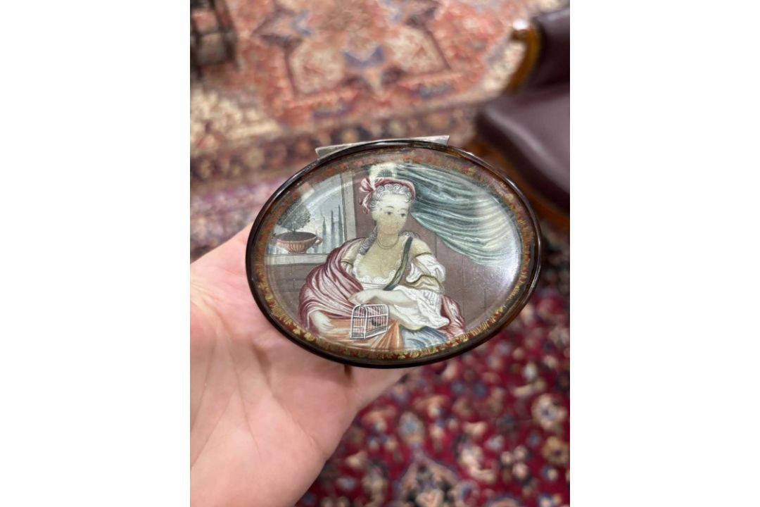 A CHINESE TORTOISESHELL SNUFF BOX, 18TH CENTURY - Image 6 of 10