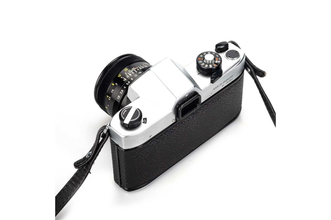 A ROLLEIFLEX SL35 SLR CAMERA - Image 4 of 5