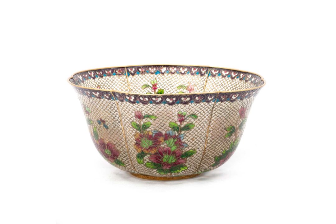 A CHINESE PLIQUE-A-JOUR BOWL - Image 1 of 3