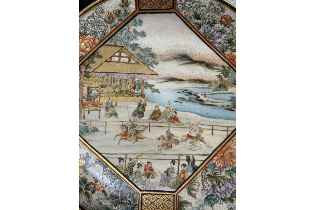 A SMALL JAPANESE SATSUMA DISH BY RYOKUZAN, MEIJI PERIOD - Image 5 of 7