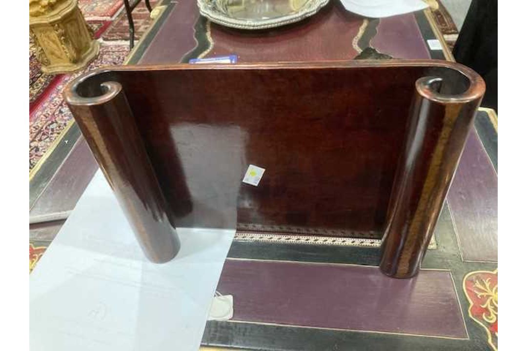 A CHINESE HUANGHUALI SCROLL-END STAND, QING DYNASTY - Image 2 of 11