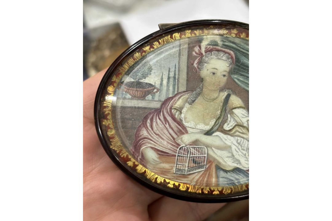 A CHINESE TORTOISESHELL SNUFF BOX, 18TH CENTURY - Image 7 of 10