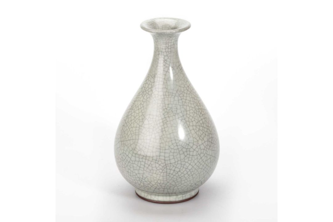 A CHINESE GE-TYPE VASE, YUHUCHUNPING; A SMALL CHINESE CELADON CENSER AND A CHINESE CELADON VASE - Image 3 of 11