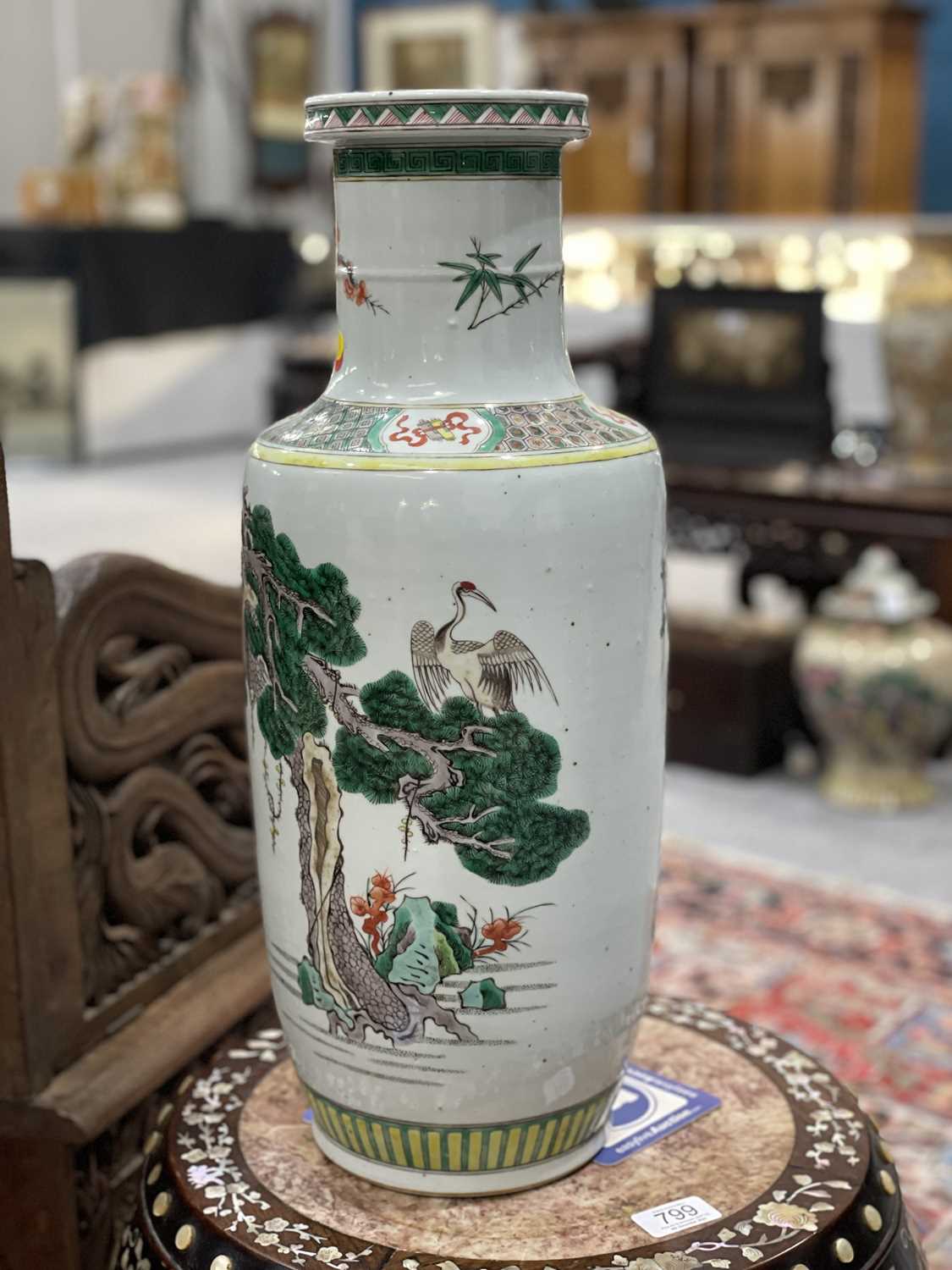 A CHINESE FAMILLE VERTE ROULEAU VASE - Image 8 of 9