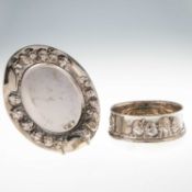 AN AMERICAN STERLING SILVER CHILD'S BOWL AND PLATE