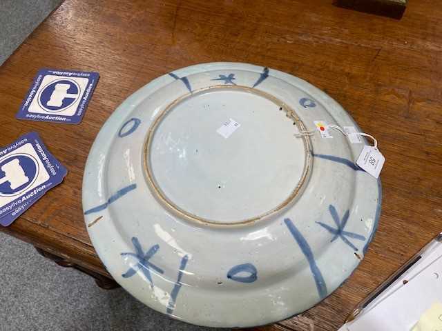 A DUTCH DELFT BLUE AND WHITE DISH, 18TH CENTURY - Image 6 of 6