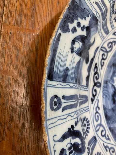 A DUTCH DELFT BLUE AND WHITE DISH, 18TH CENTURY - Image 3 of 6