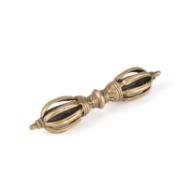A TIBETAN BRONZE VAJRA