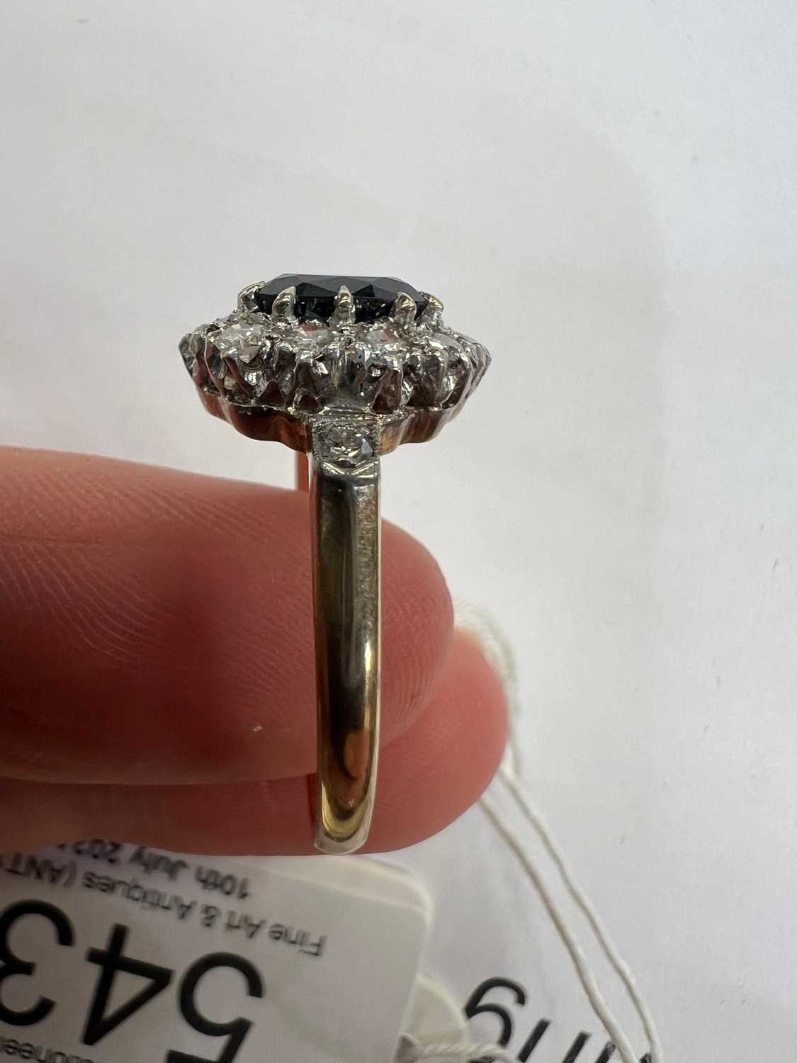 A SAPPHIRE AND DIAMOND RING - Image 3 of 3