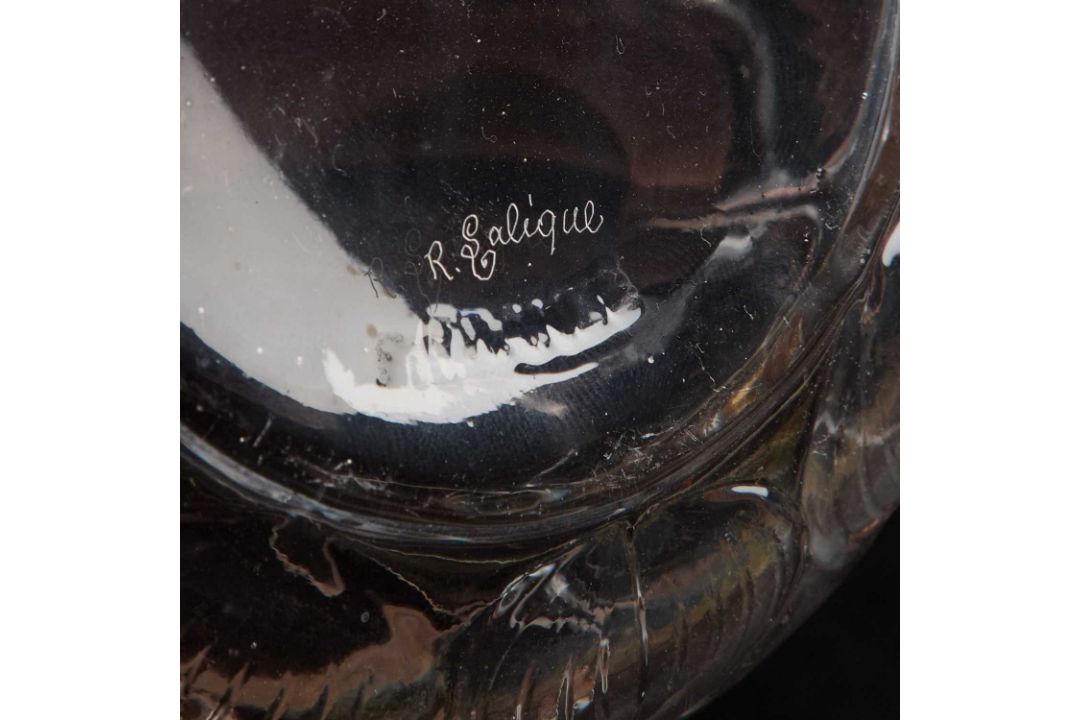 RENÉ LALIQUE (FRENCH, 1860-1945), 'HAARLEM', A PAIR OF DECANTERS AND STOPPERS - Image 4 of 4