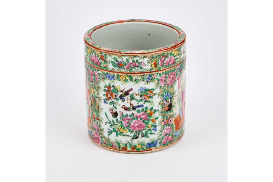 A CHINESE FAMILLE ROSE BRUSH POT, 19TH CENTURY - Image 2 of 8