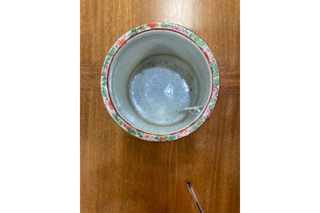 A CHINESE FAMILLE ROSE BRUSH POT, 19TH CENTURY - Image 6 of 8