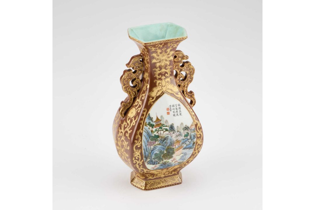 A CHINESE FAUX BRONZE PORCELAIN VASE - Image 2 of 7