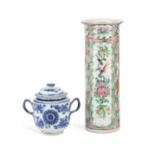 AN 18TH CENTURY CHINESE BLUE AND WHITE SUCRIER