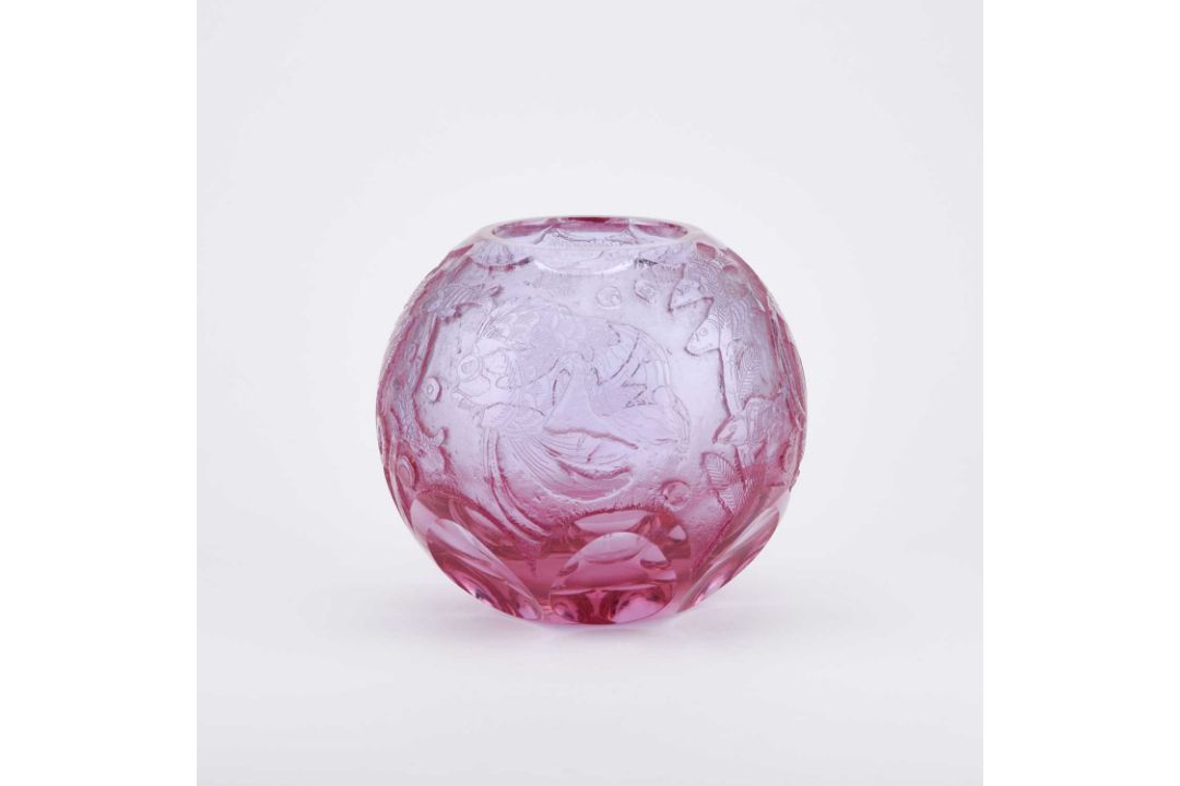 HEINRICH HUSSMANN FOR MOSER, AN ART DECO CAMEO CARVED DICHROIC GLASS AQUARIUM VASE, CIRCA 1927 - Image 4 of 5