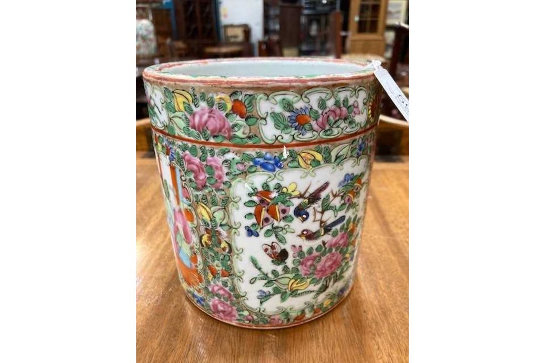 A CHINESE FAMILLE ROSE BRUSH POT, 19TH CENTURY - Image 8 of 8