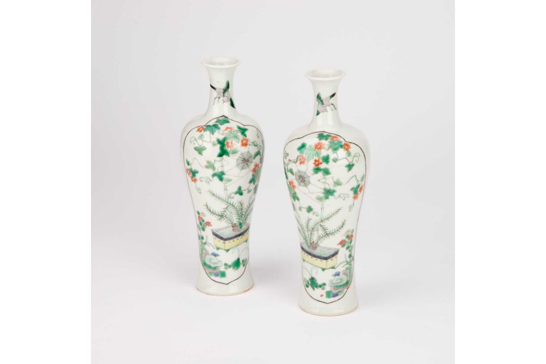 A PAIR OF CHINESE FAMILLE VERTE VASES, CIRCA 1900 - Image 2 of 7