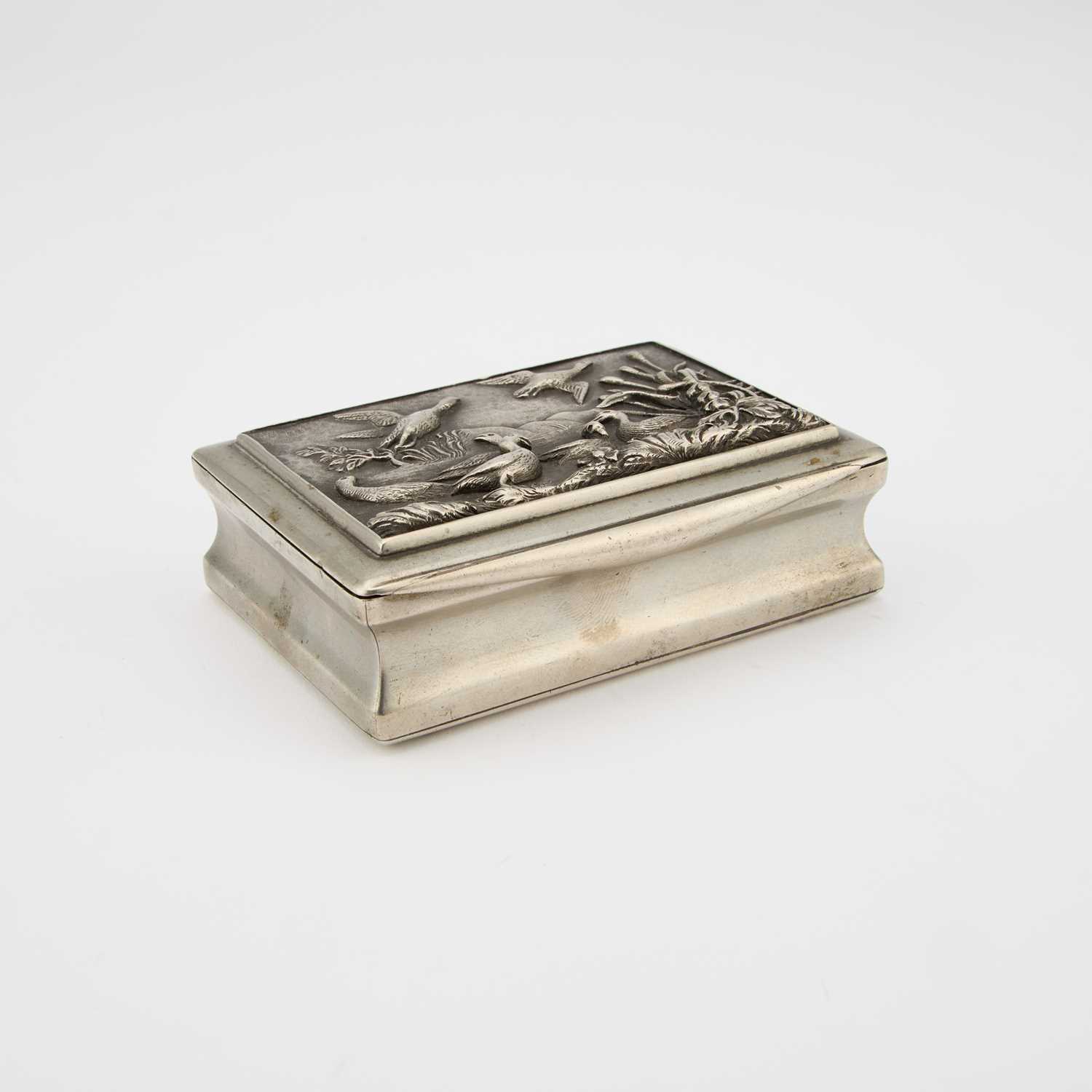 A 19TH CENTURY SILVER-PLATED SNUFF BOX - Image 4 of 4