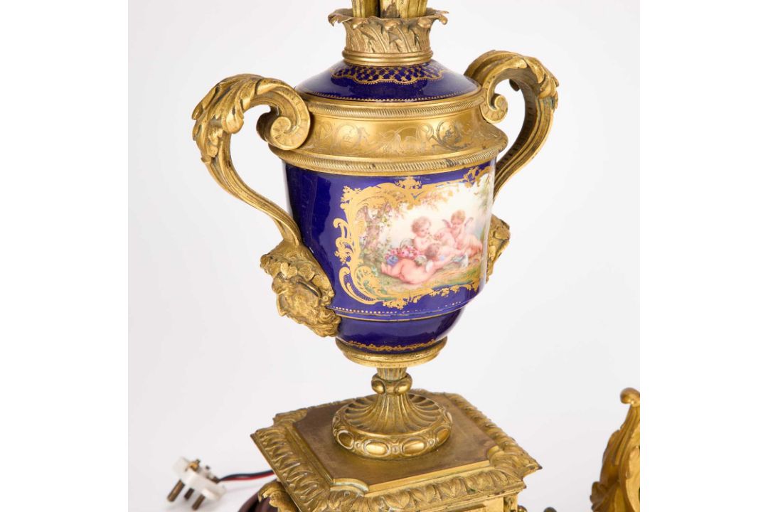 A 19TH CENTURY FRENCH GILT-METAL CLOCK GARNITURE - Image 3 of 9