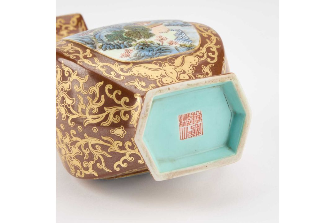 A CHINESE FAUX BRONZE PORCELAIN VASE - Image 3 of 7