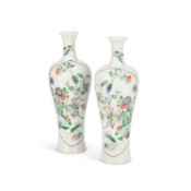 A PAIR OF CHINESE FAMILLE VERTE VASES, CIRCA 1900